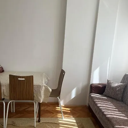 Lägenhet City Karposh Luxury 3