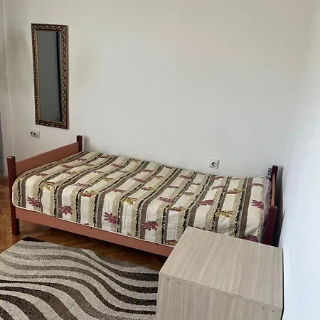 Lägenhet City Karposh Luxury 3 *