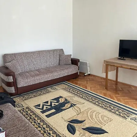 Lägenhet City Karposh Luxury 3 *